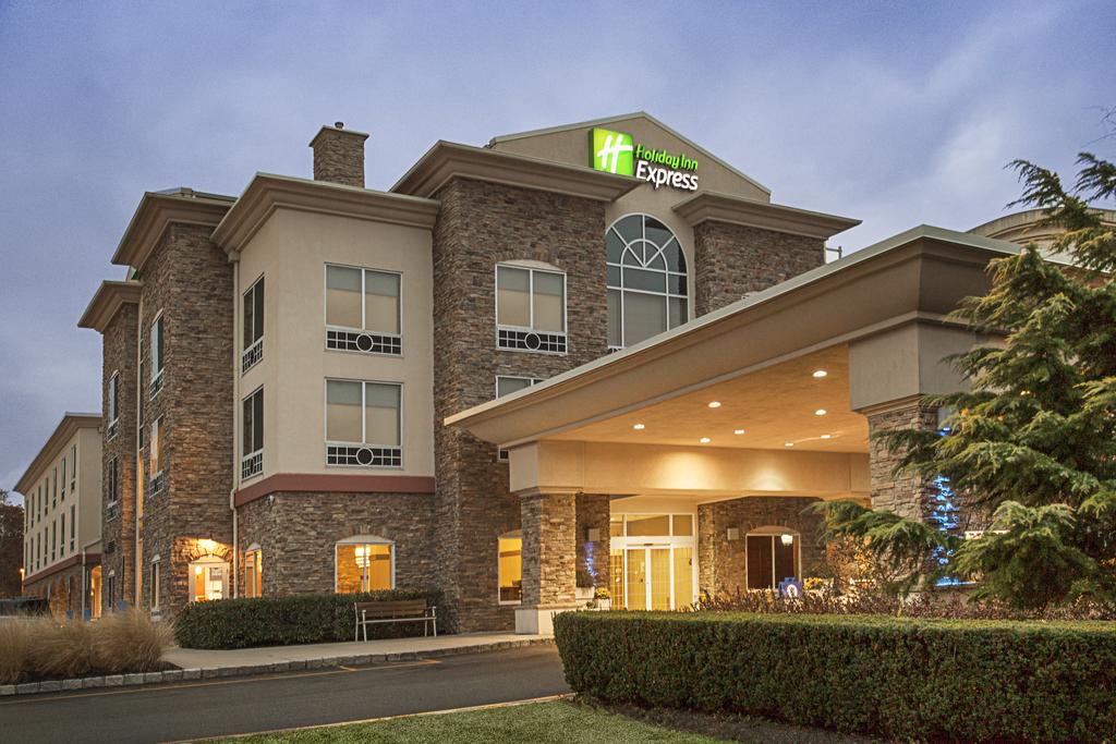 Holiday Inn Express Hotel & Suites East End - thumb 0