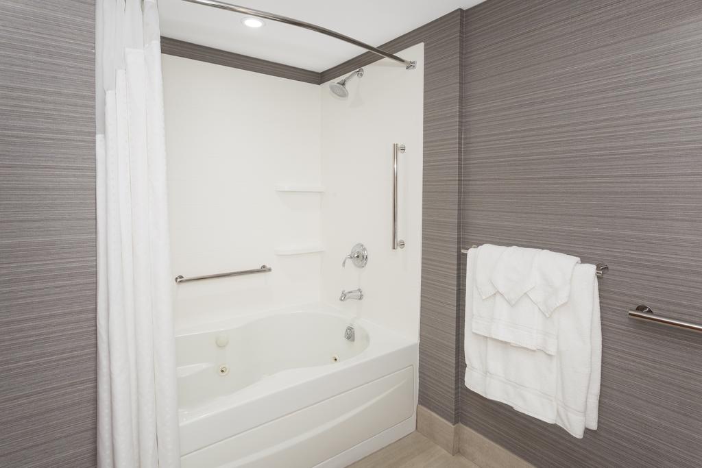 Holiday Inn Express Hotel & Suites East End - thumb 2