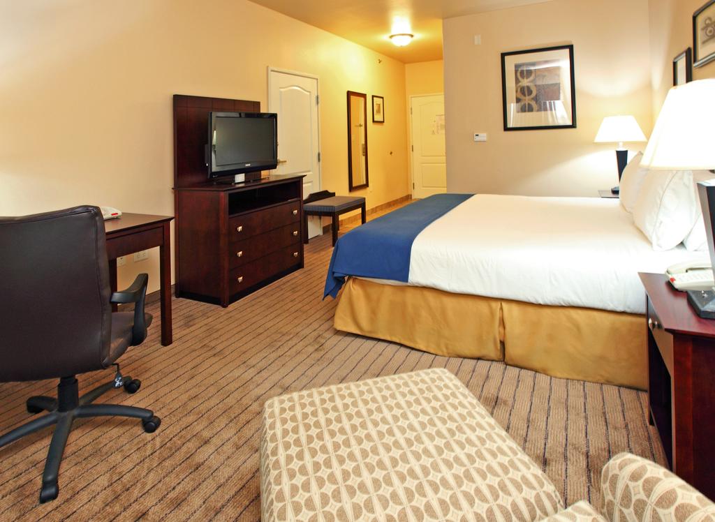 Holiday Inn Express Hotel & Suites Marshall - thumb 1