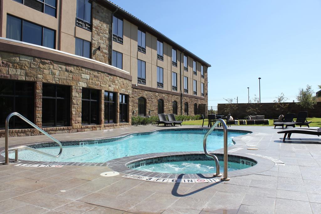 Holiday Inn Express Lakeway - thumb 1
