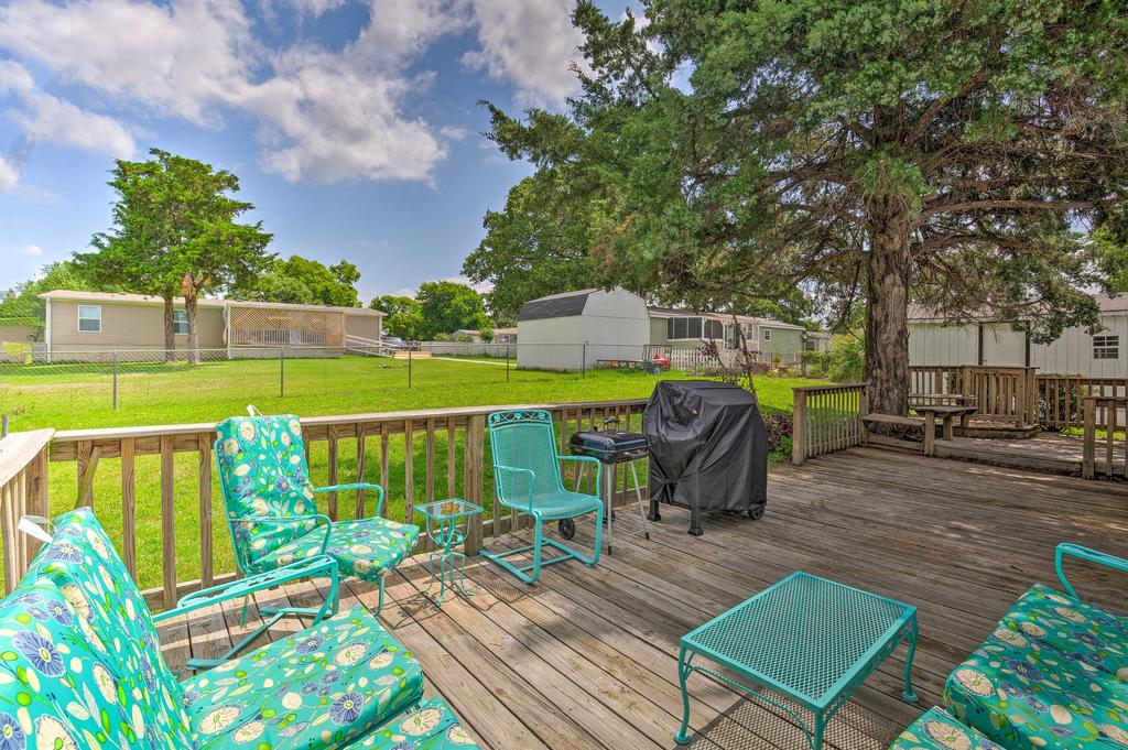 Home With Deck, Walk To Cedar Creek Res & 2Mi To Golf - thumb 2