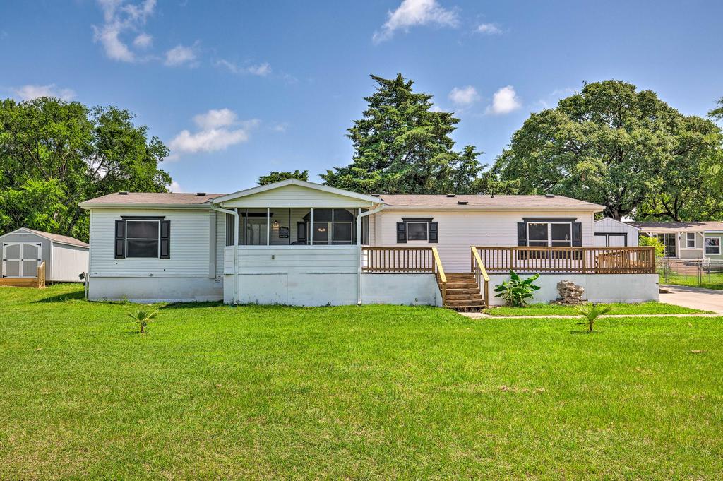 Home With Deck, Walk To Cedar Creek Res & 2Mi To Golf - thumb 1