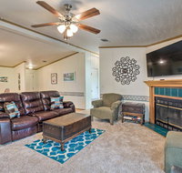 Home with Deck Walk to Cedar Creek Res  2Mi to Golf - Accommodation Texas