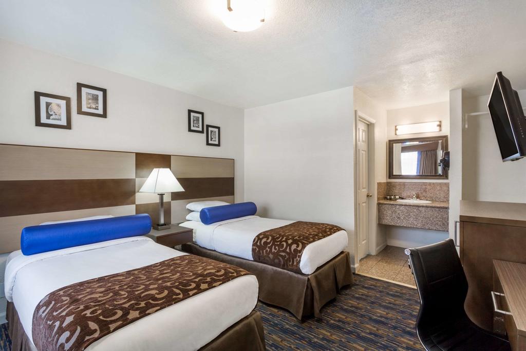 Howard Johnson By Wyndham Berkeley - thumb 0