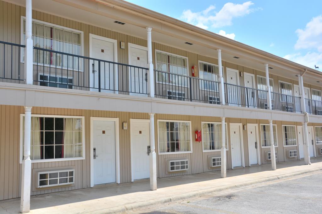Inn Of Uvalde - thumb 2