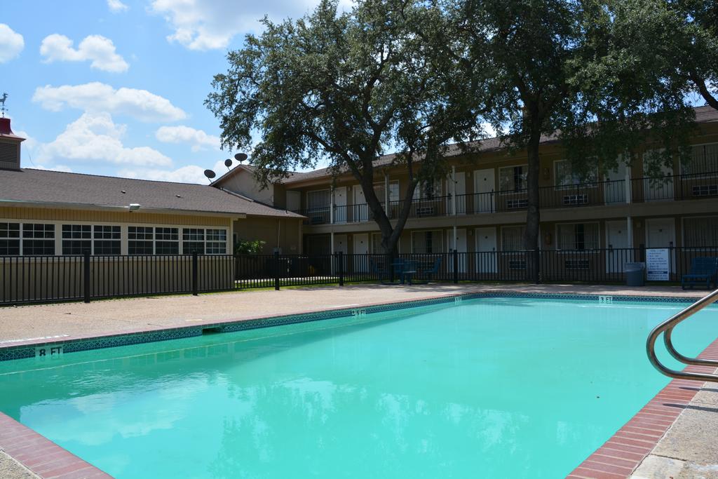 Inn Of Uvalde - thumb 0