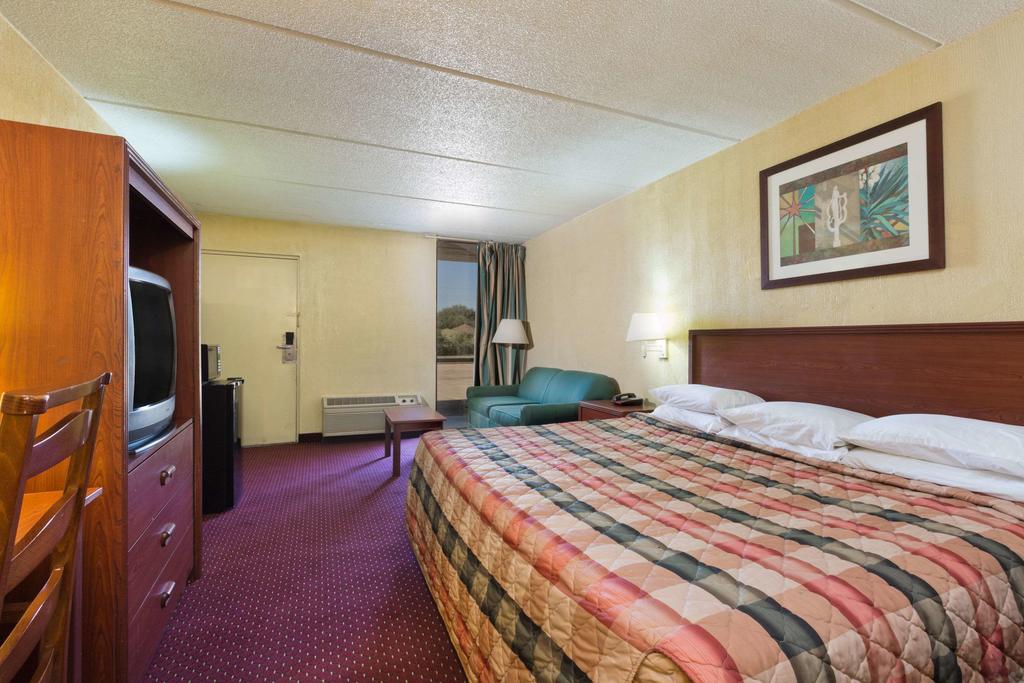 Knights Inn Brenham - thumb 3