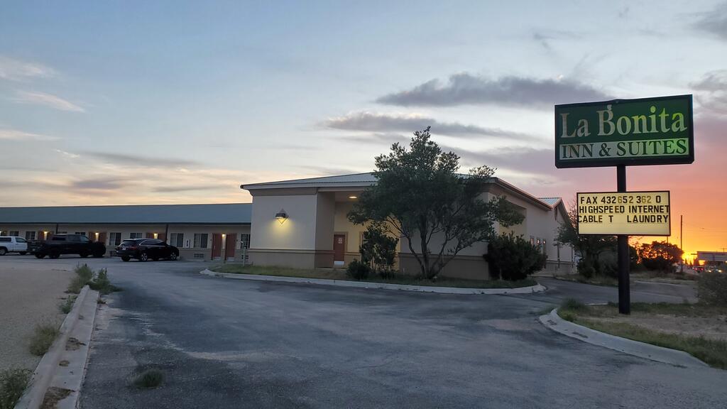 La Bonita Inn & Suites - McCamey - thumb 0