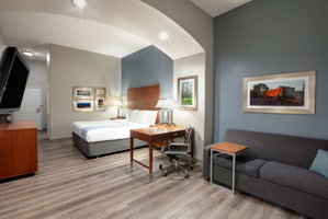 La Quinta By Wyndham Cleveland TX