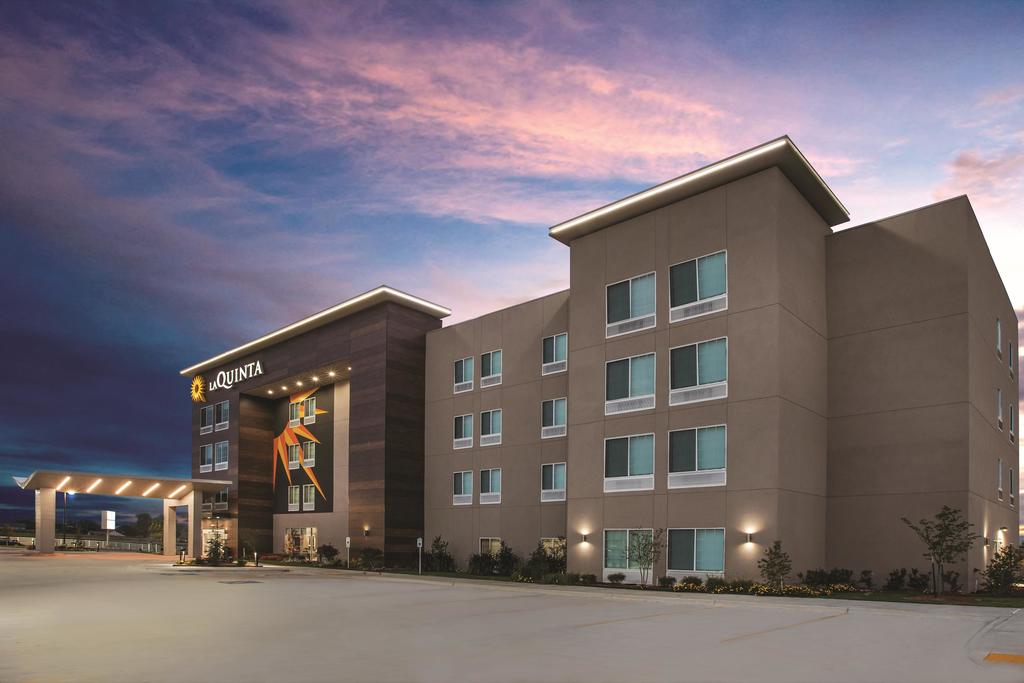 La Quinta Inn & Suites By Wyndham Lewisville - thumb 1