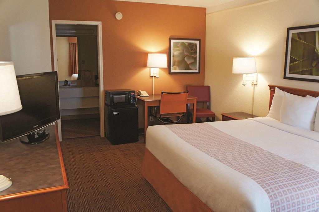 La Quinta Inn By Wyndham San Antonio South Park - thumb 3