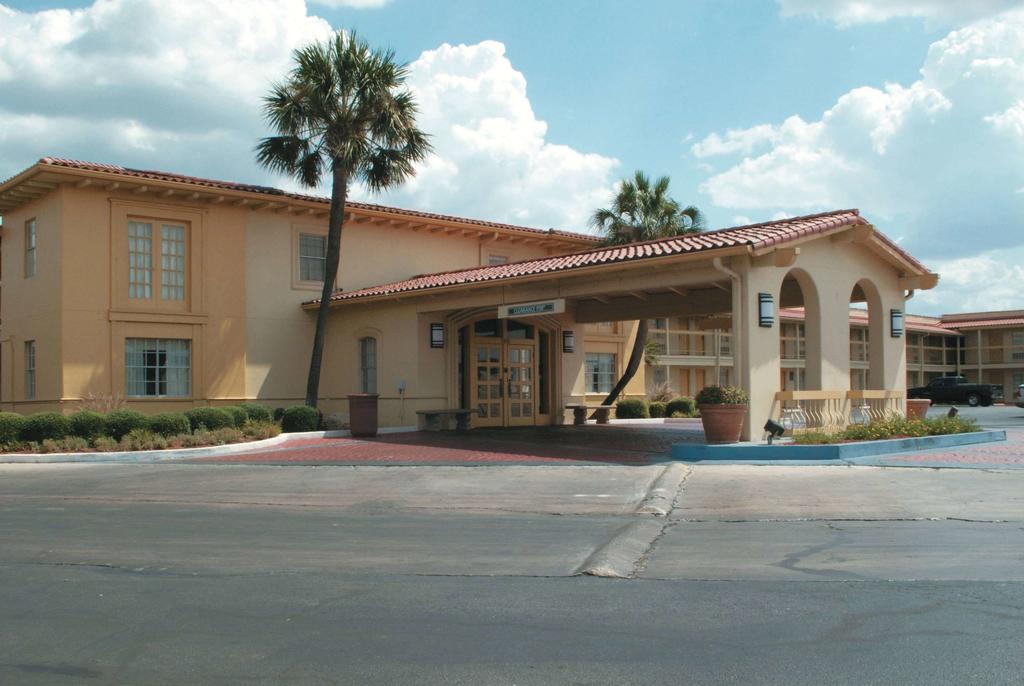La Quinta Inn By Wyndham San Antonio South Park - thumb 0