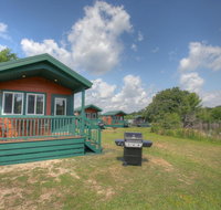 Lake Conroe Queen Studio Cabin 7 - Accommodation Texas