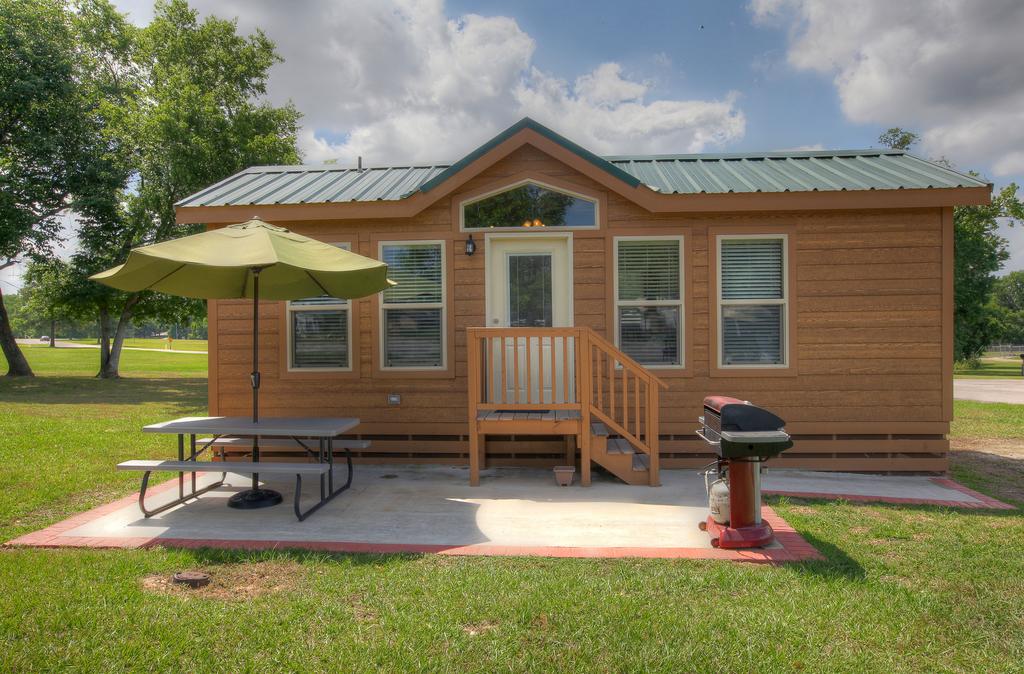 Lake Conroe Two-Bedroom Cabin 14 - thumb 0
