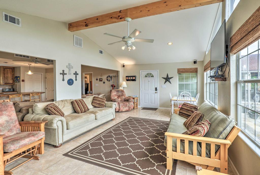 Lake Granbury Home With Gas Grill, Boat Tie & Patio! - thumb 3