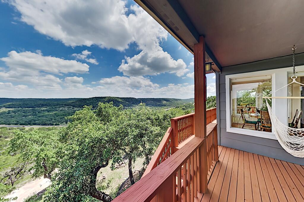 Lake Home W/ Private Hot Tub & Stunning Views Home - thumb 0