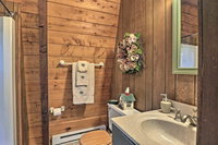 Lakefront Berkshires Retreat with Deck Dock and Boat Accommodation Texas