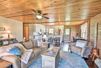 Lakefront Waterloo Cabin with Dock Kayaks  Grill Accommodation Texas