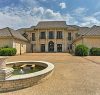 Lavish Denison Mansion on 124 Acres with Indoor Pool - Accommodation Texas