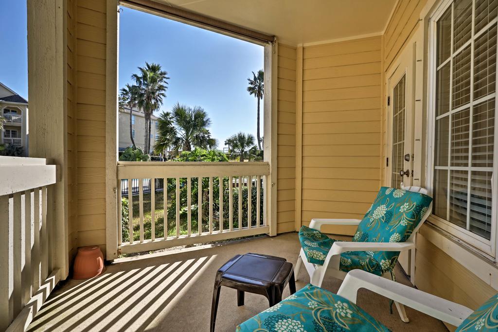 Lavish Galveston Resort Escape - Walk To The Beach! - thumb 2