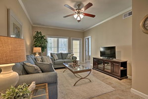 Lavish Galveston Resort Escape - Walk To The Beach!