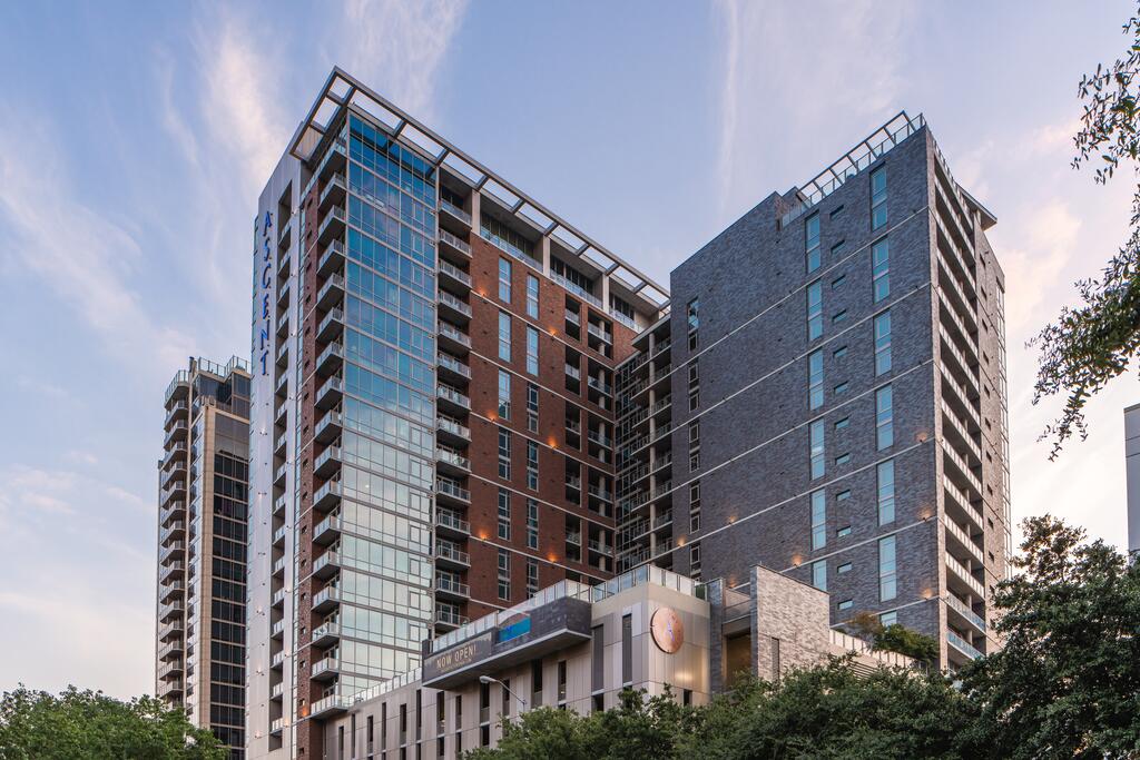 Locale Dallas - Victory Park - thumb 1