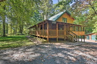 Lodge on 80 Acres w/Hot Tub 45 Min. to Asheville Accommodation Texas