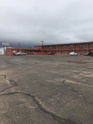 Lonestar Inn & Suites