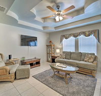 Long Island Village Home with Deck  Pool Access - Accommodation Texas