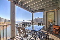 Luxe Lakeside Regatta Bay Getaway with Pool Access Accommodation Texas
