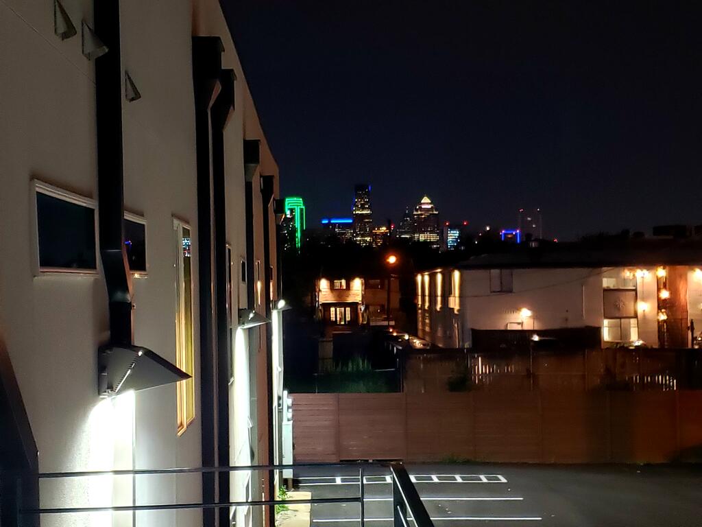 Luxurious Newly Refinished Apt In The Heart Of Dallas - thumb 0