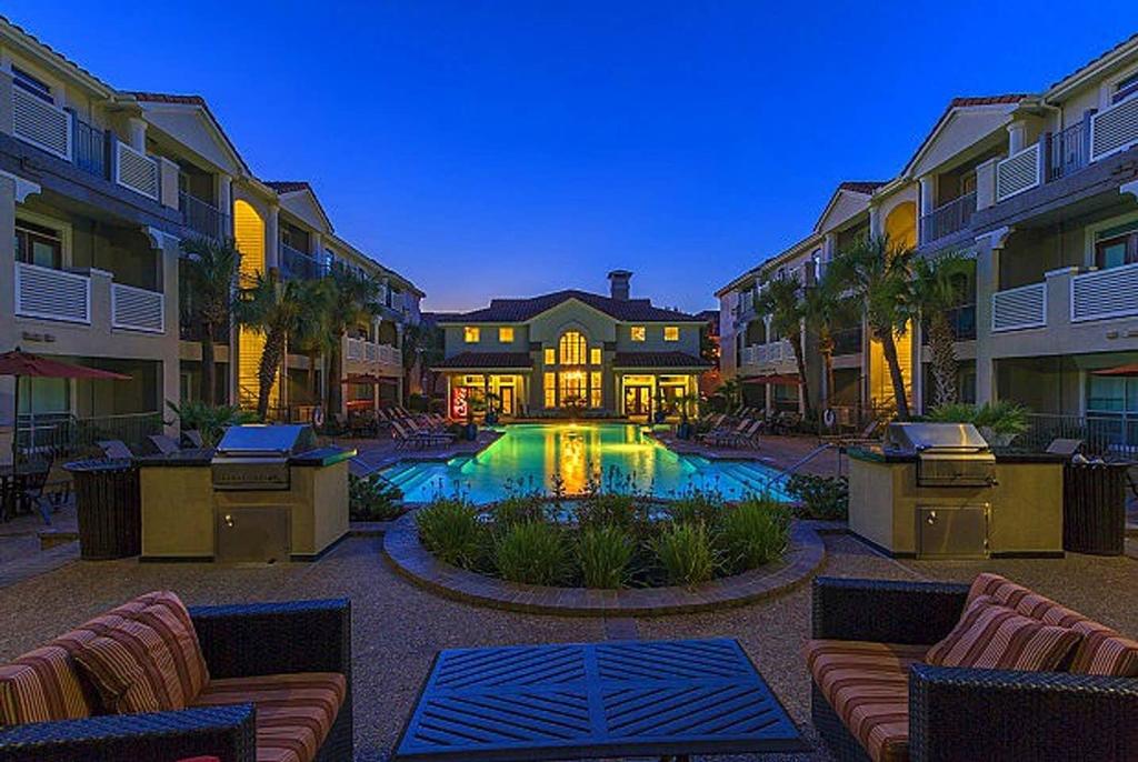 Luxury Home Near MD Anderson, NRG & Shopping - thumb 3