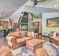 Luxury Home with Backyard Oasis - Near Seattle - Accommodation Texas