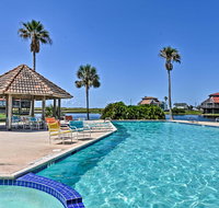 Matagorda Townhome with Deck Views Pool Access - Accommodation Texas