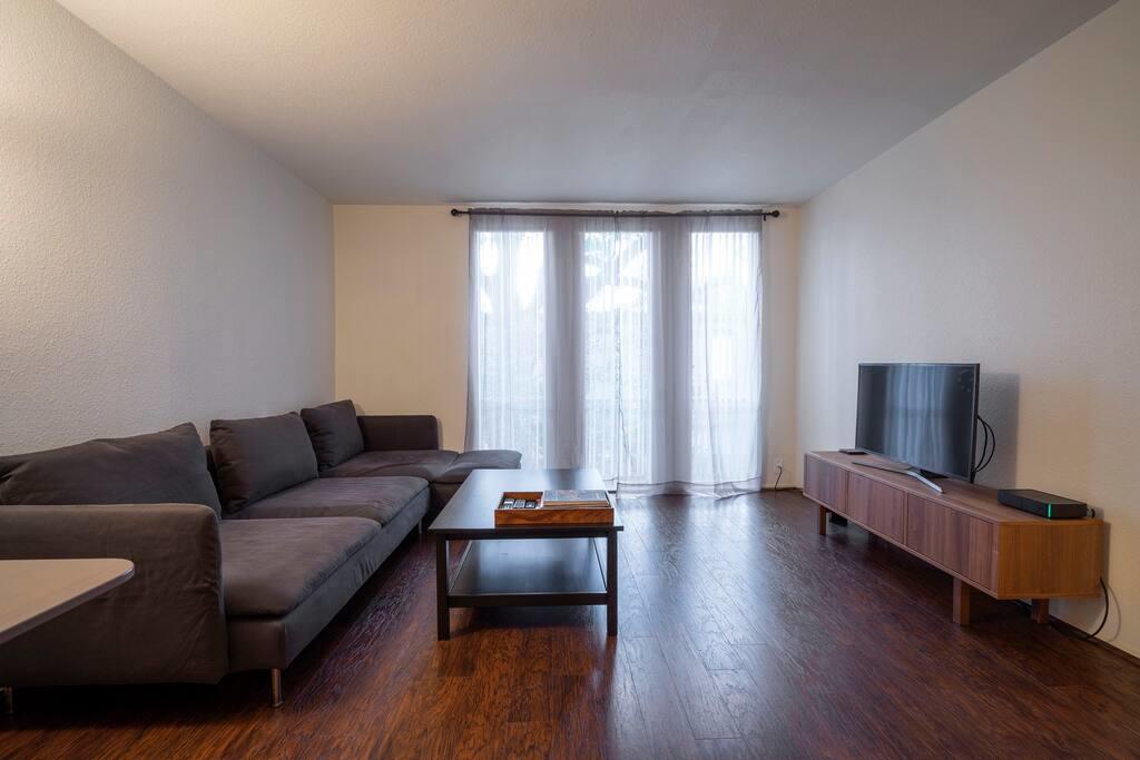 Minimalist Modern In Central Houston W/ Netflix - thumb 0