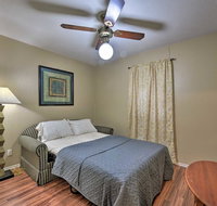 Missouri City House with Fireplace  Fenced Yard - Accommodation Texas