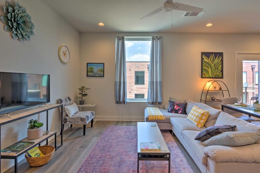 Modern Downtown Austin Condo W/ Pool Access! - thumb 3