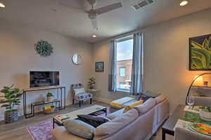 Modern Downtown Austin Condo W/ Pool Access!