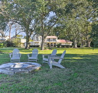 Modern Lake Conroe House with Lakefront Park and Deck - Accommodation Texas