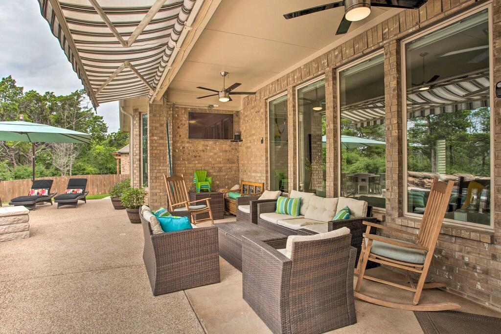 Modern TX Oasis - Pool, Outdoor Kitchen, Etc! - thumb 1