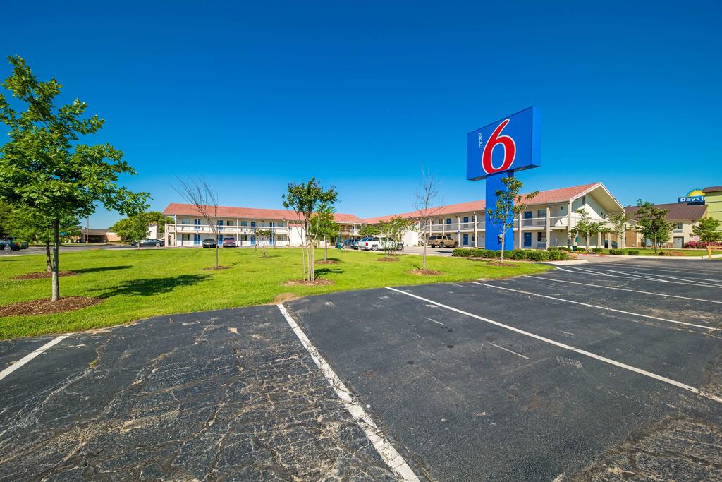 Motel 6-Dallas, TX - Farmers Branch - thumb 1