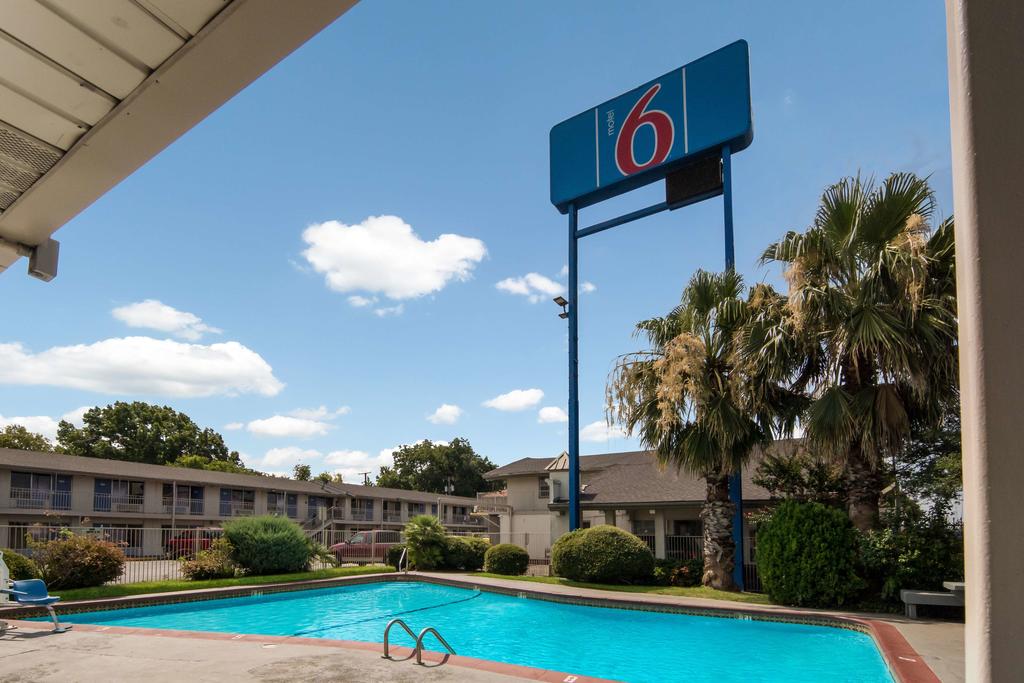 Motel 6-Fort Worth, TX - Seminary - thumb 1