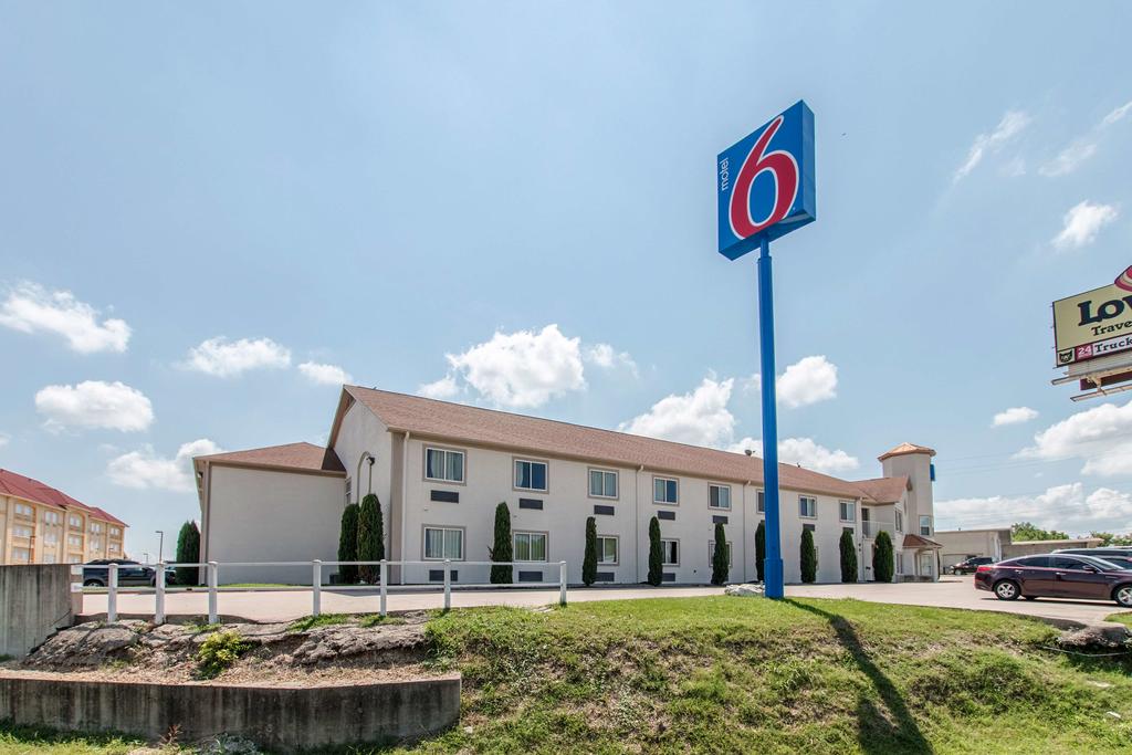 Motel 6-Hutchins, TX - thumb 2