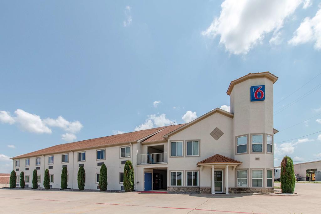 Motel 6-Hutchins, TX - thumb 0