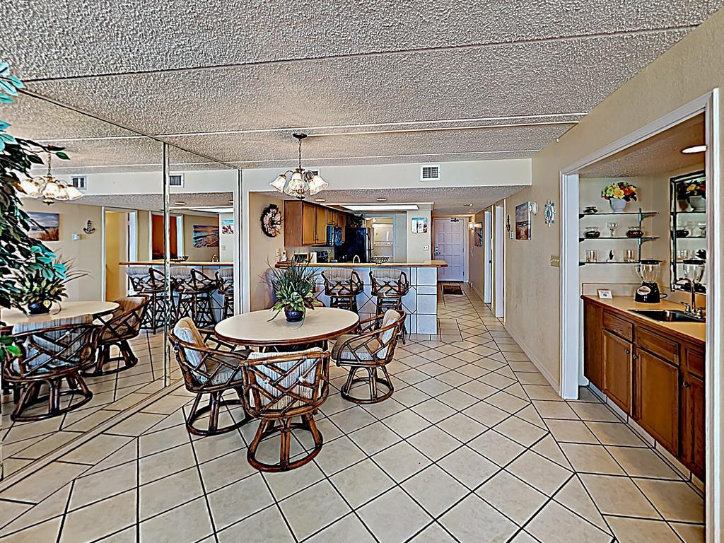 New Listing! All-Suite Hideaway W/ Gulf Views Condo - thumb 1
