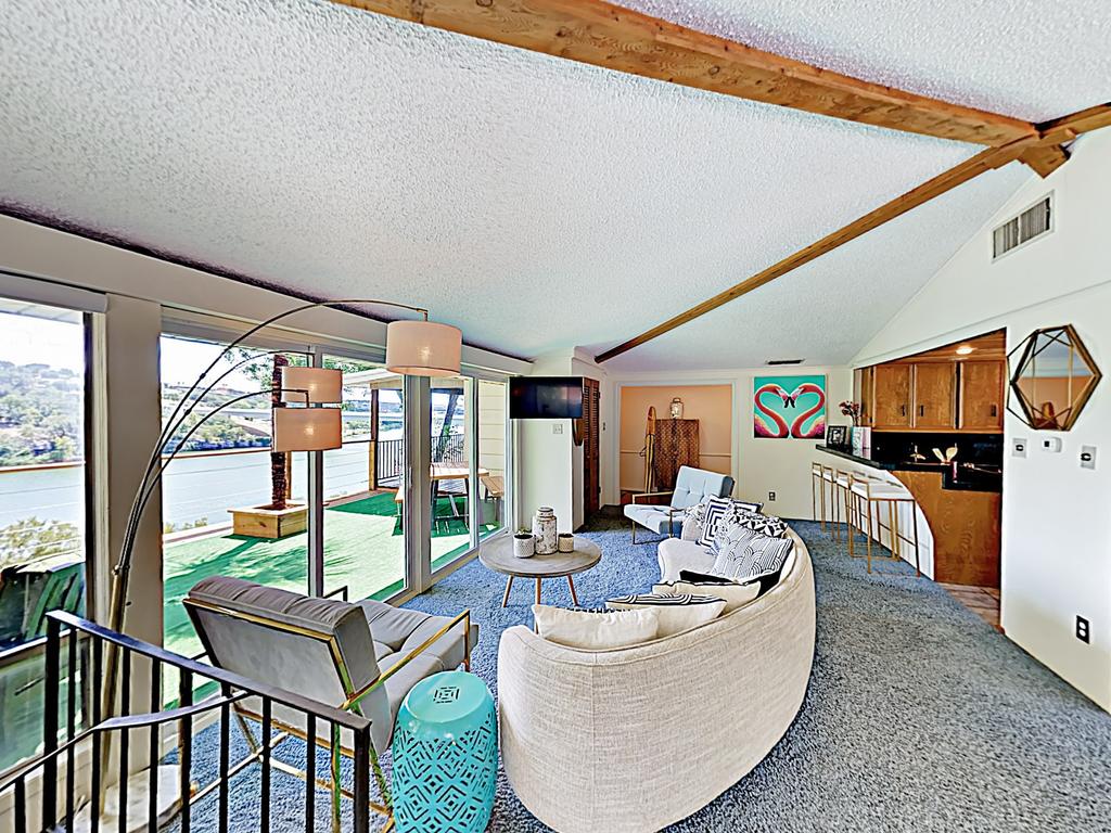 New Listing! Mid-Century Modern Lake House W/ Pool Home - thumb 1