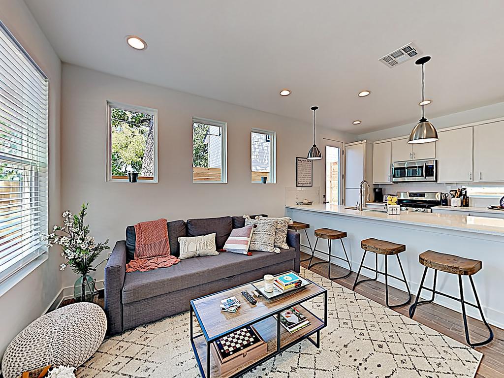 New Listing! Newly Built Luxe Getaway W/ 2 Suites Condo - thumb 0
