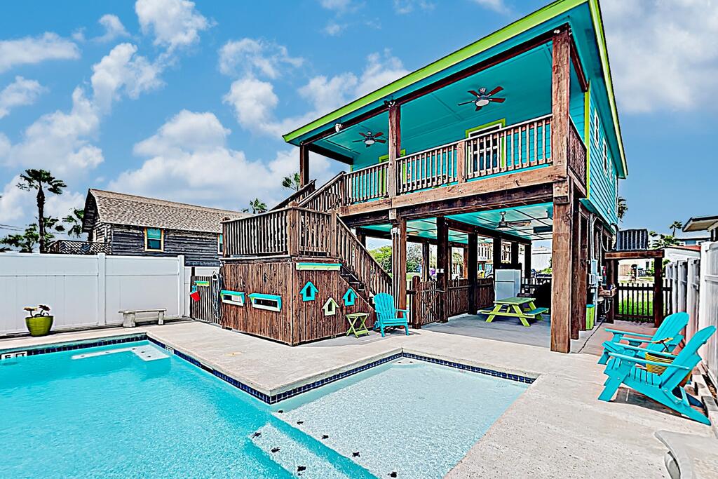 New Listing! Updated Downtown Home W/ Private Pool Home - thumb 0