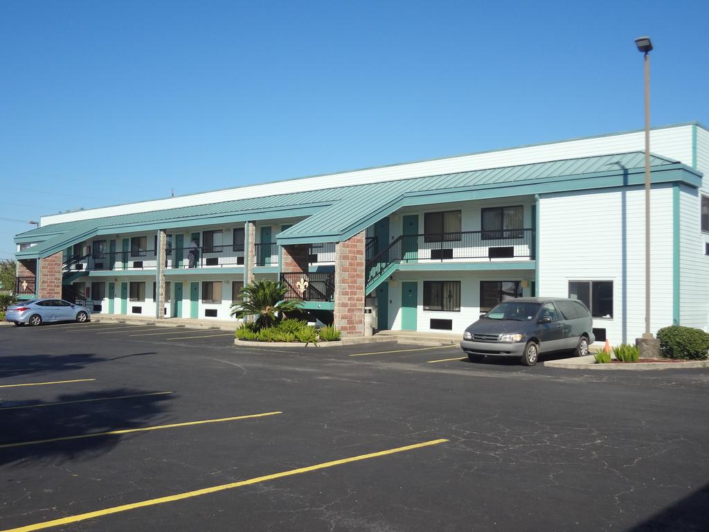 Nola Inn & Suites - thumb 1