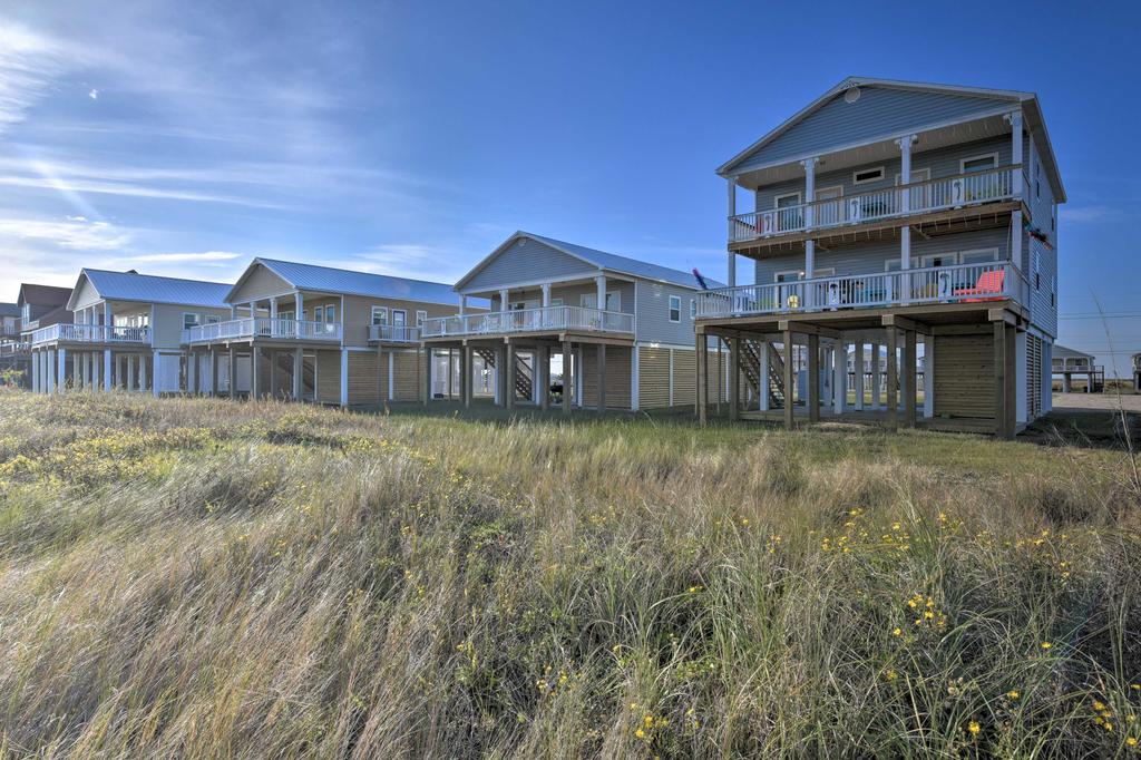 Oceanfront Retreat With Decks Steps To Surfside Beach - thumb 0